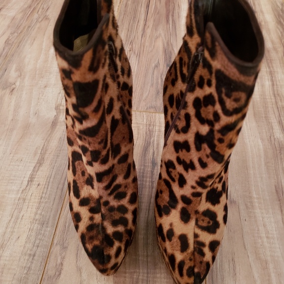 Christian Louboutin - Picture 2 of 7